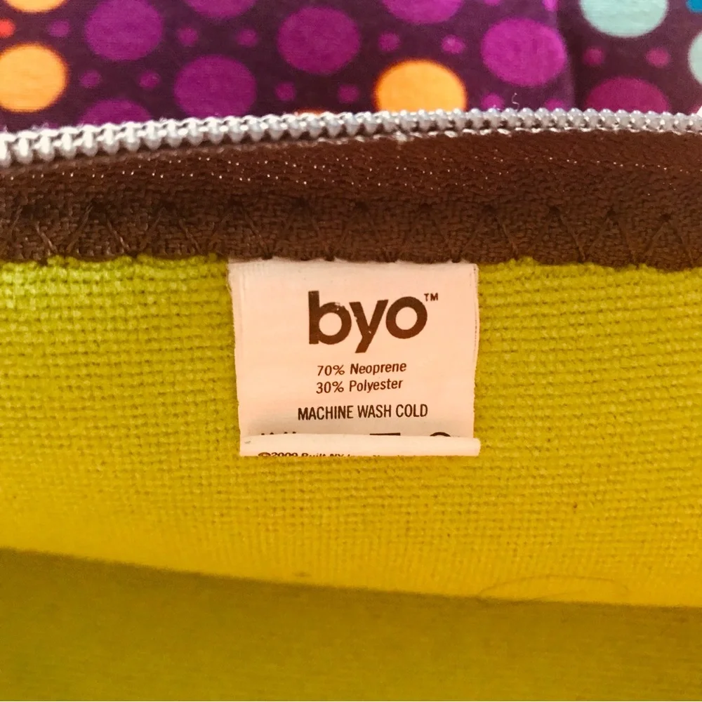 “Byo” Computer Sleeve Zip Close Lime Green Interior Center Crease 2 Tiny Stains